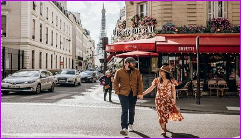 Are you allowed to eat on the street in Japan?